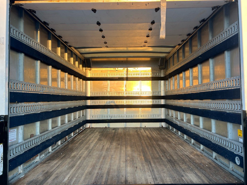 2011 Chevrolet Express Image 8