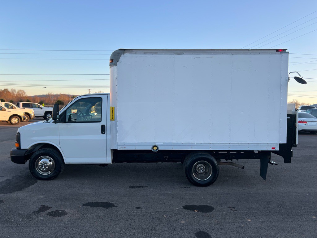 2011 Chevrolet Express Image 10