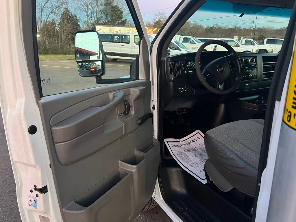 2011 Chevrolet Express Image 11