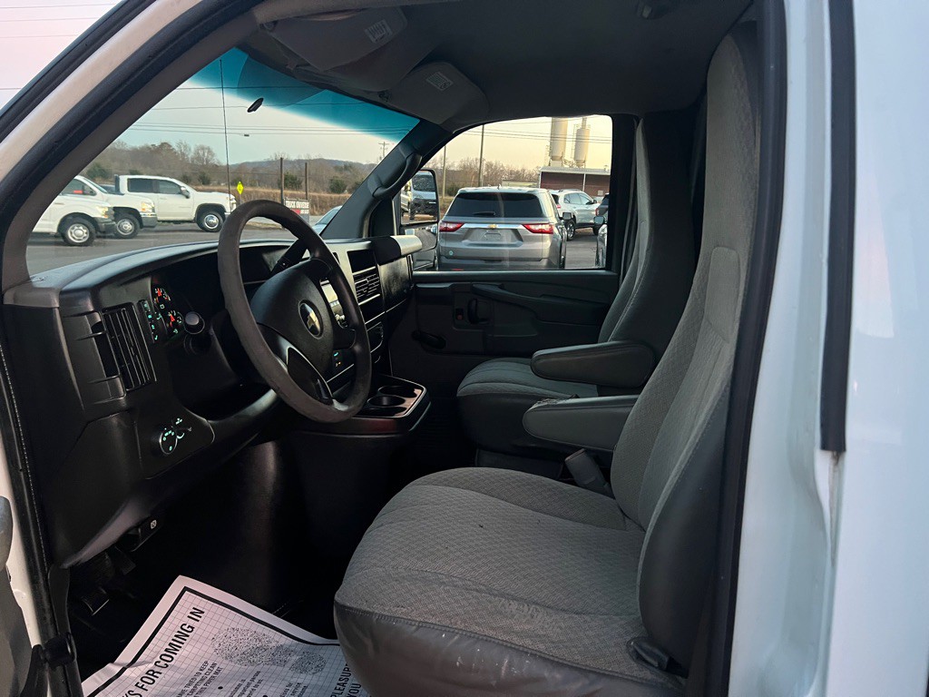 2011 Chevrolet Express Image 12