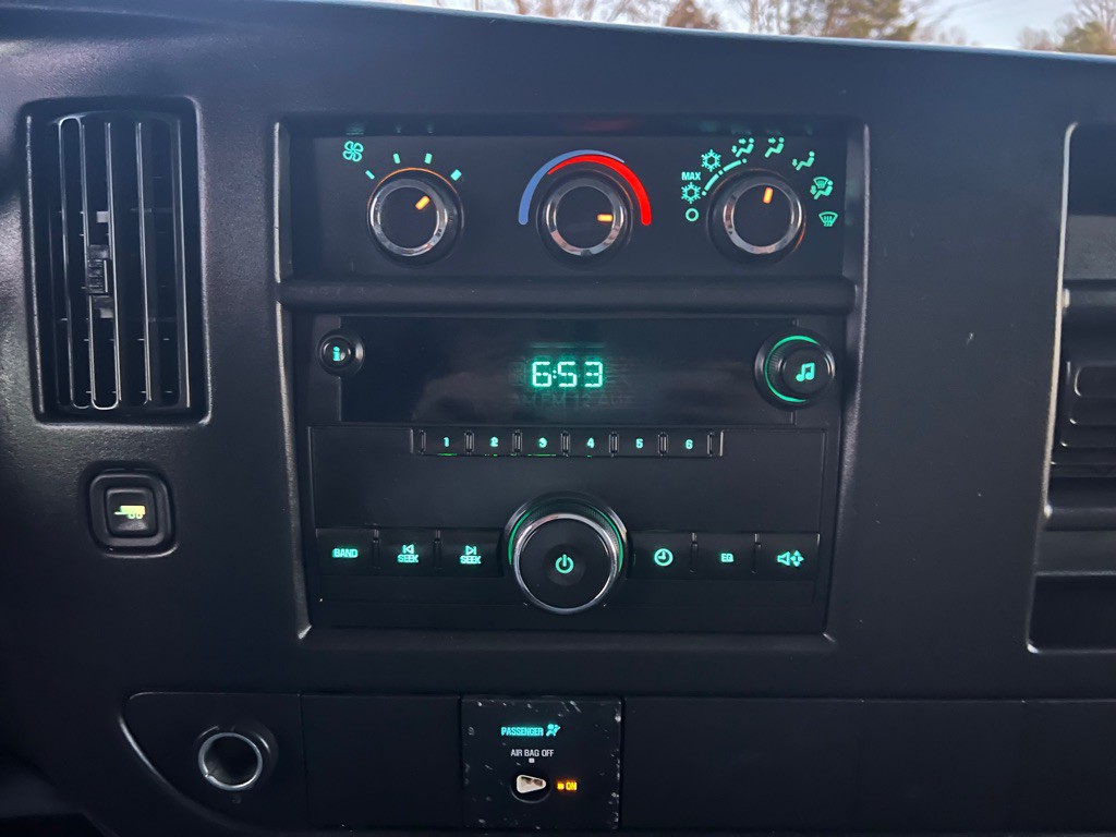 2011 Chevrolet Express Image 16