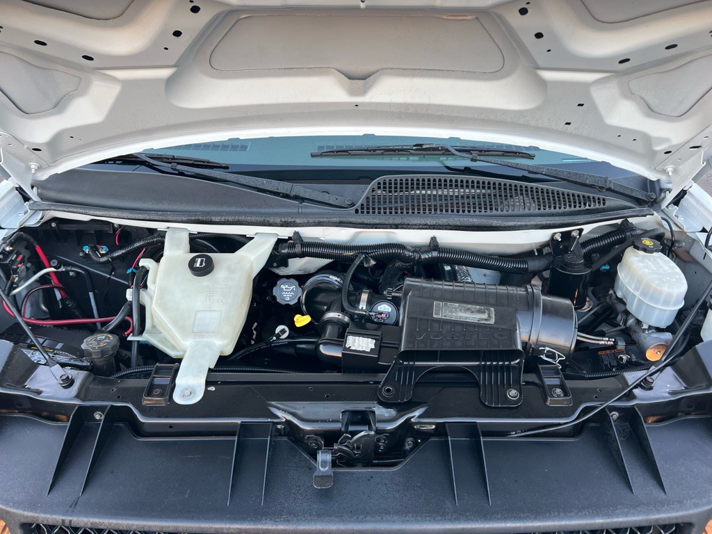 2011 Chevrolet Express Image 18