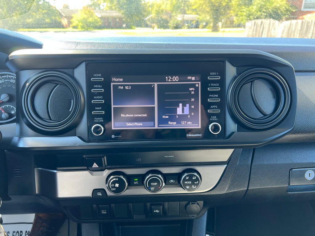 2020 Toyota Tacoma Image 16