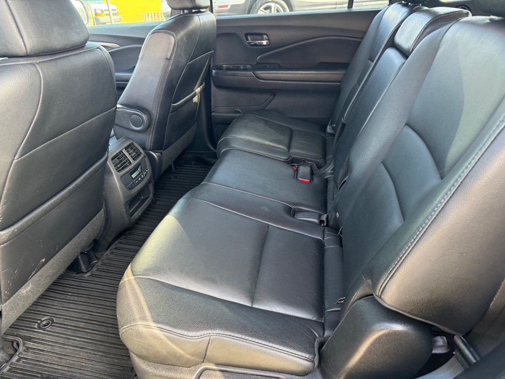 2017 Honda Pilot Image 16