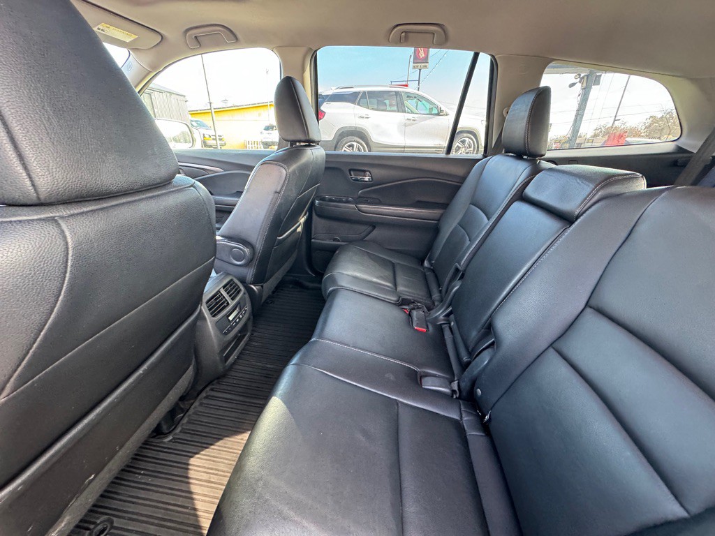 2017 Honda Pilot Image 17