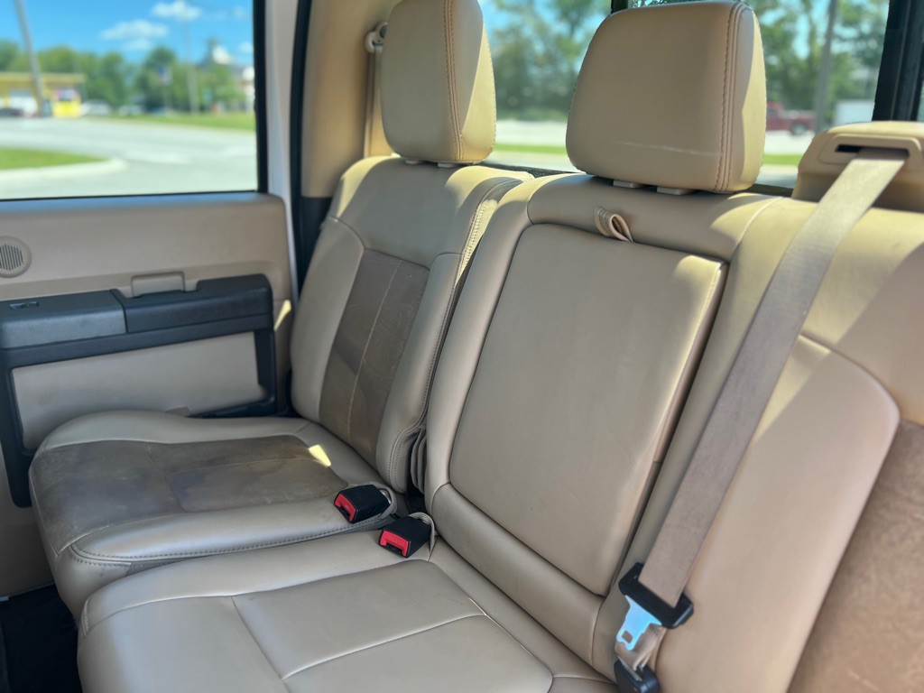 2011 Ford F-250 Image 31