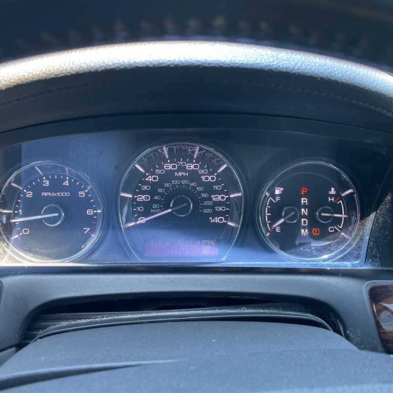 2012 Lincoln MKS Image 2