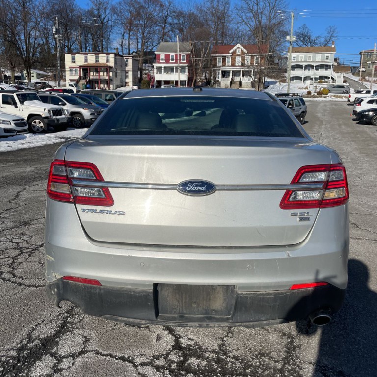 2013 Ford Taurus Image 2