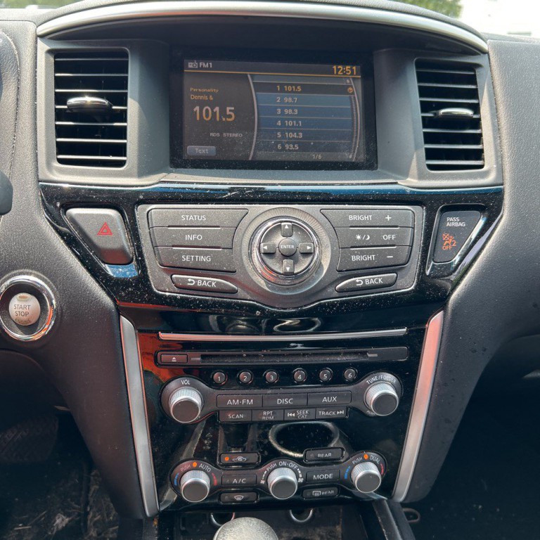 2016 Nissan Pathfinder Image 2