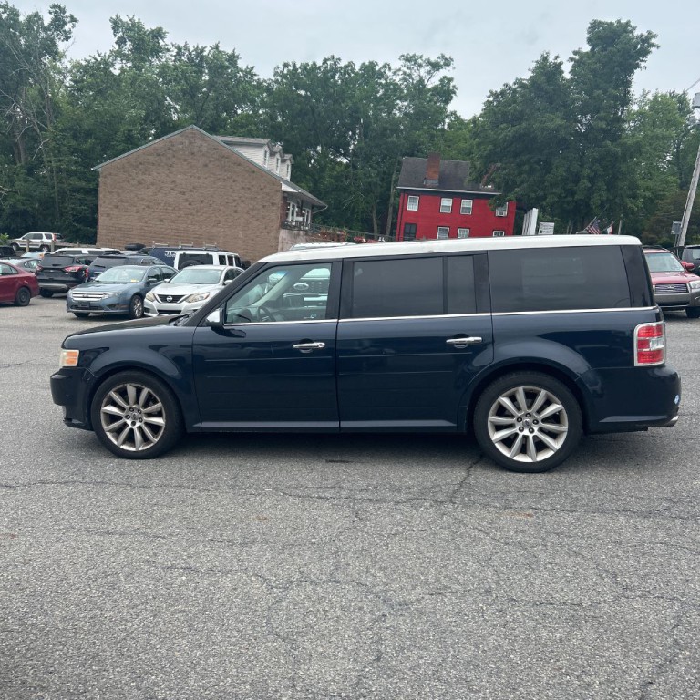 2010 Ford Flex Image 2