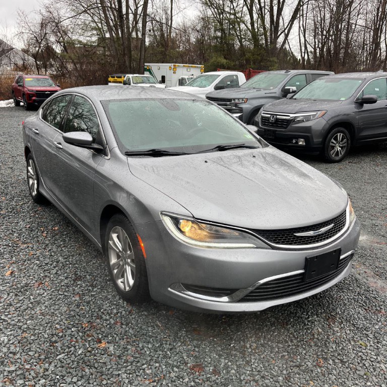 2015 Chrysler 200 Image 2