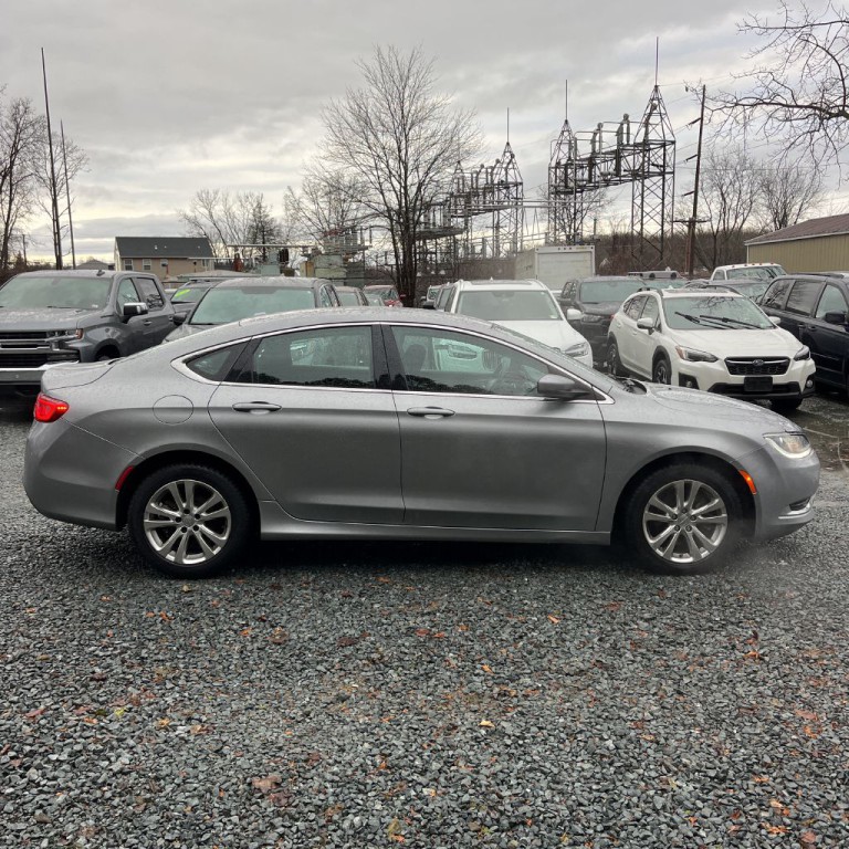 2015 Chrysler 200 Image 3