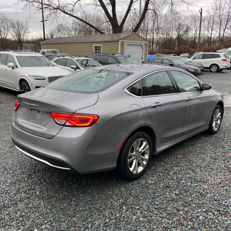 2015 Chrysler 200 Image 4