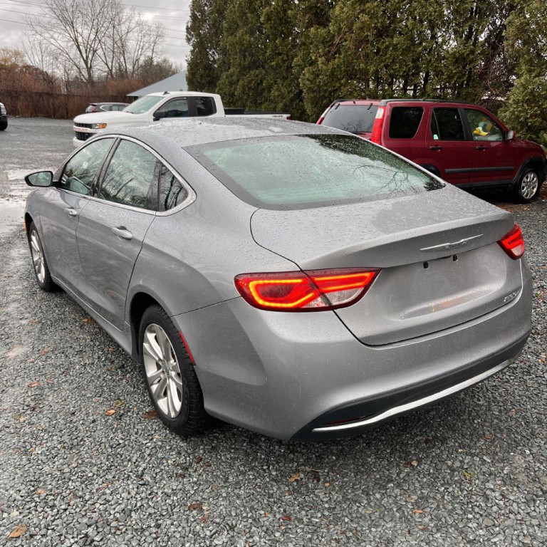 2015 Chrysler 200 Image 6