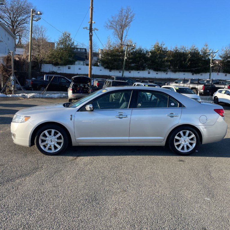 2012 Lincoln MKZ Image 2