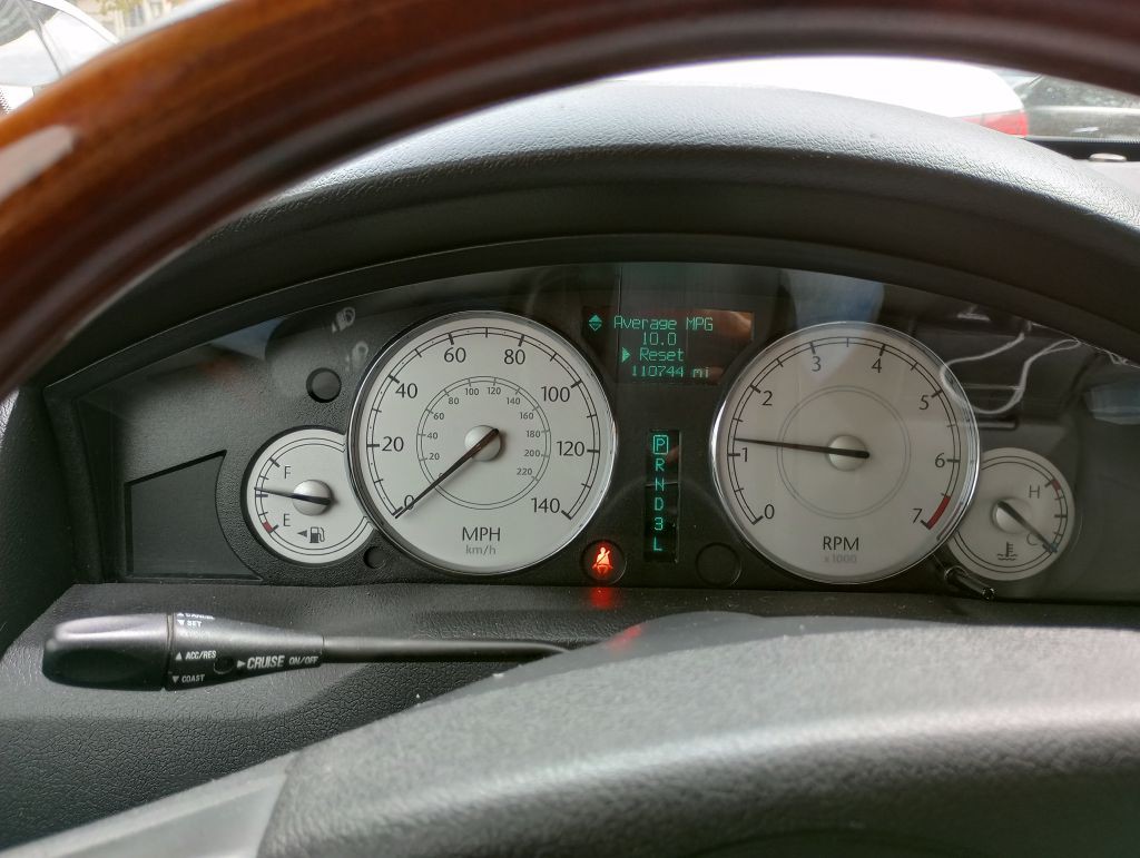 2005 Chrysler 300 Image 7