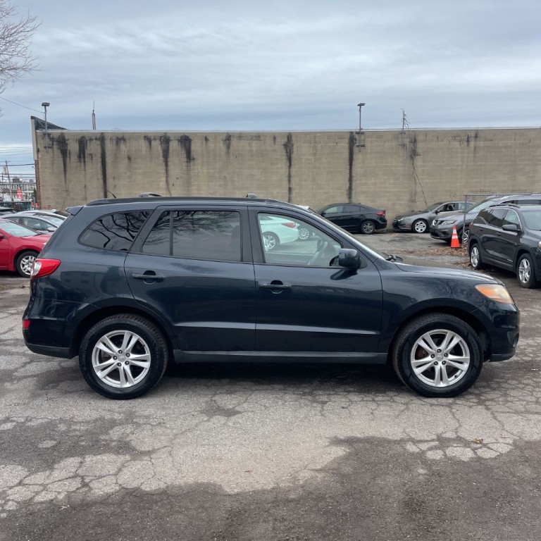 2011 Hyundai Santa Fe Image 2