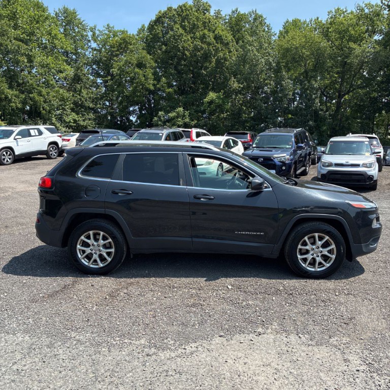 2016 Jeep Cherokee Image 2