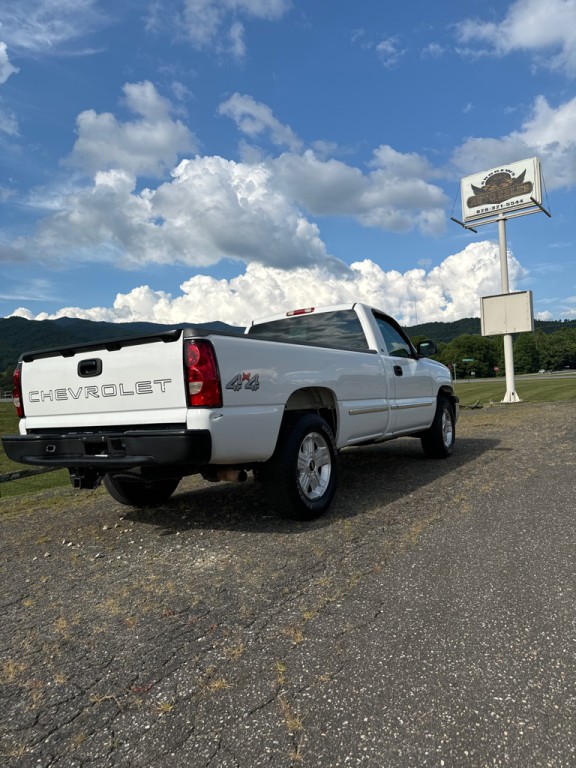 2006 Chevrolet Silverado 1500 Image 2
