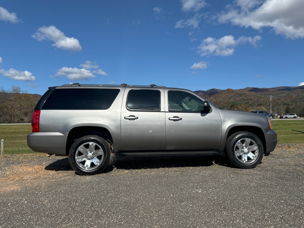 2008 GMC Yukon Image 2