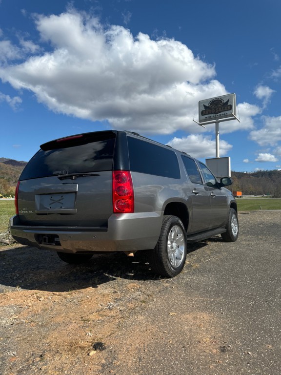 2008 GMC Yukon Image 3