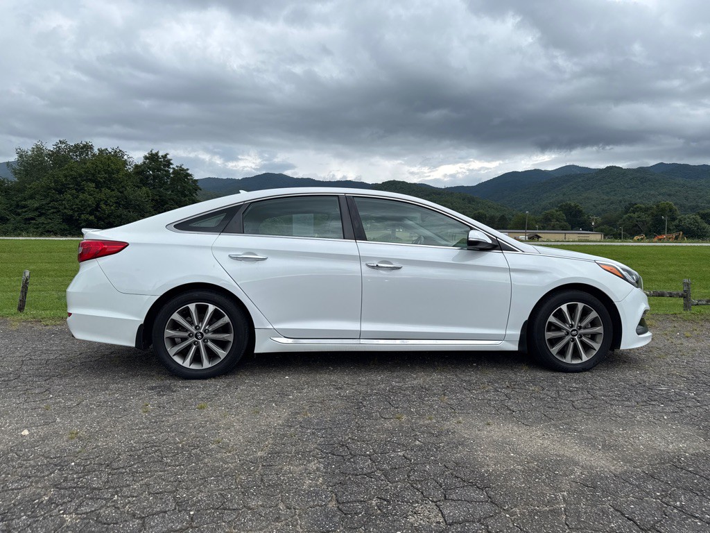 2016 Hyundai Sonata Image 1