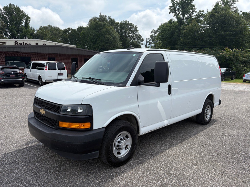 2018 Chevrolet Express Image 1