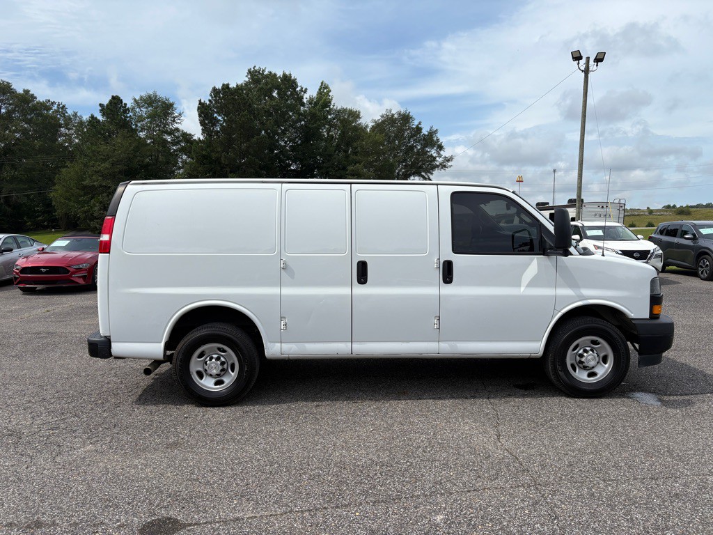 2018 Chevrolet Express Image 2