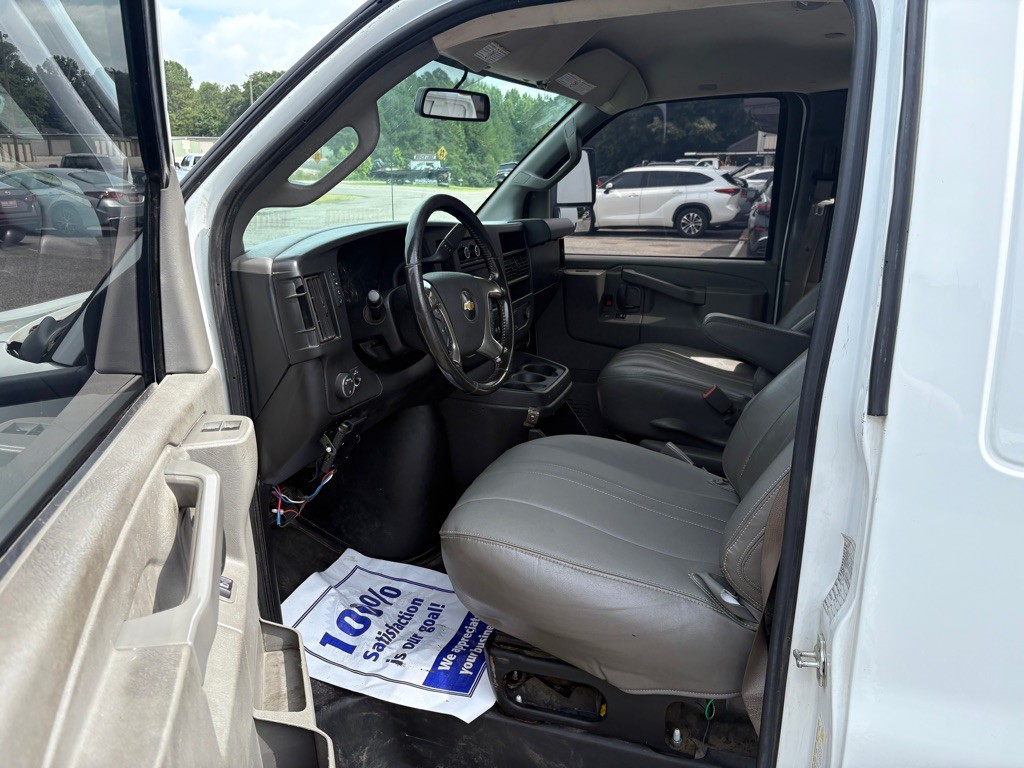 2018 Chevrolet Express Image 6