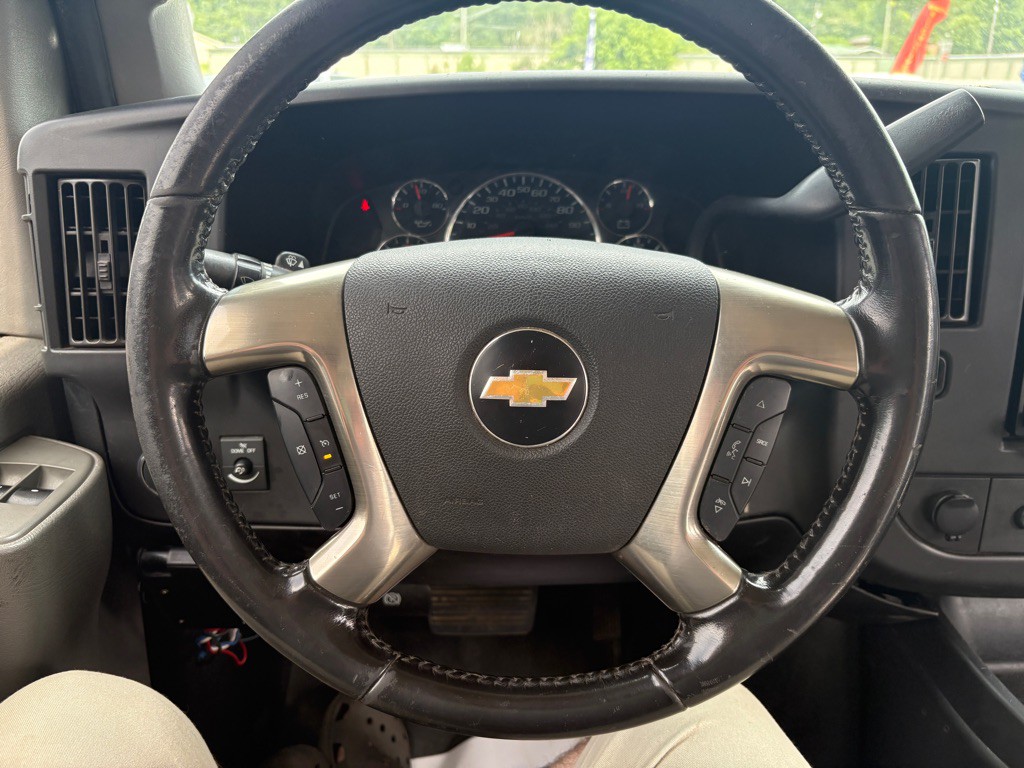 2018 Chevrolet Express Image 7