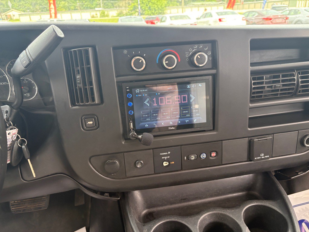 2018 Chevrolet Express Image 9
