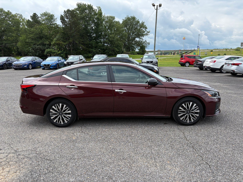 2024 Nissan Altima Image 2