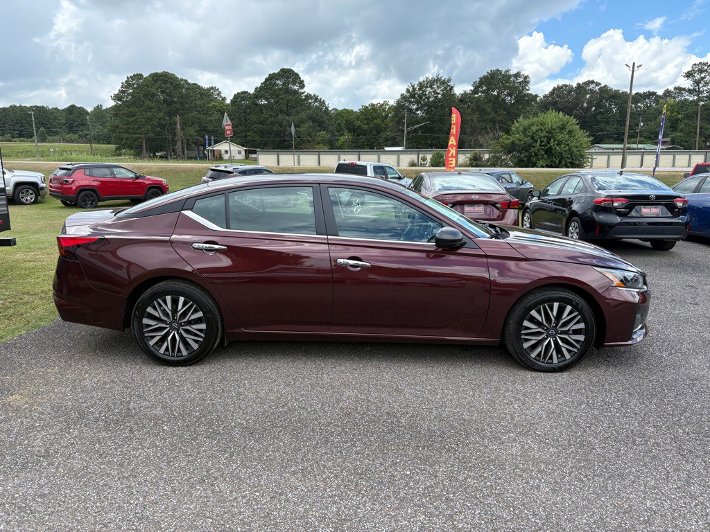 2025 Nissan Altima Image 2