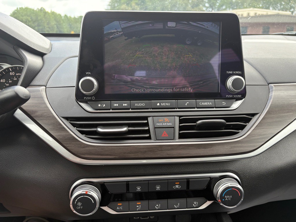 2025 Nissan Altima Image 9