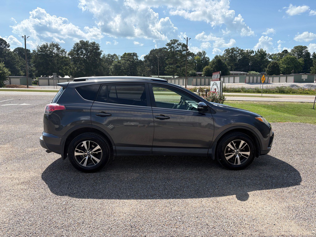 2016 Toyota Rav4 Image 2