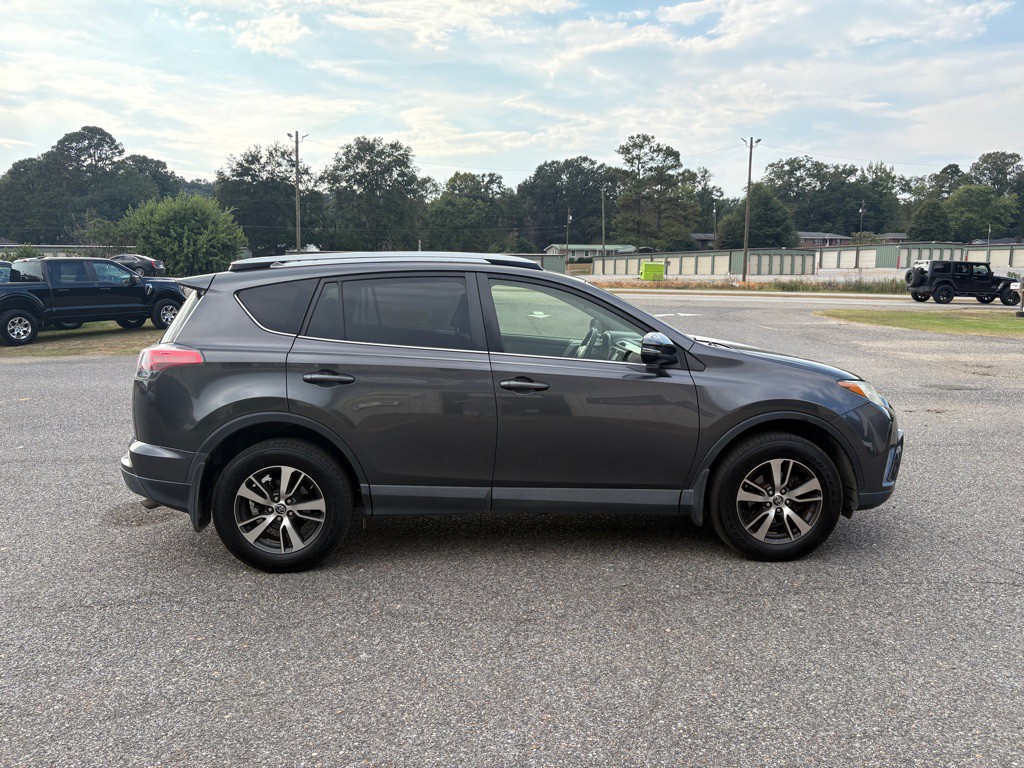 2016 Toyota Rav4 Image 2