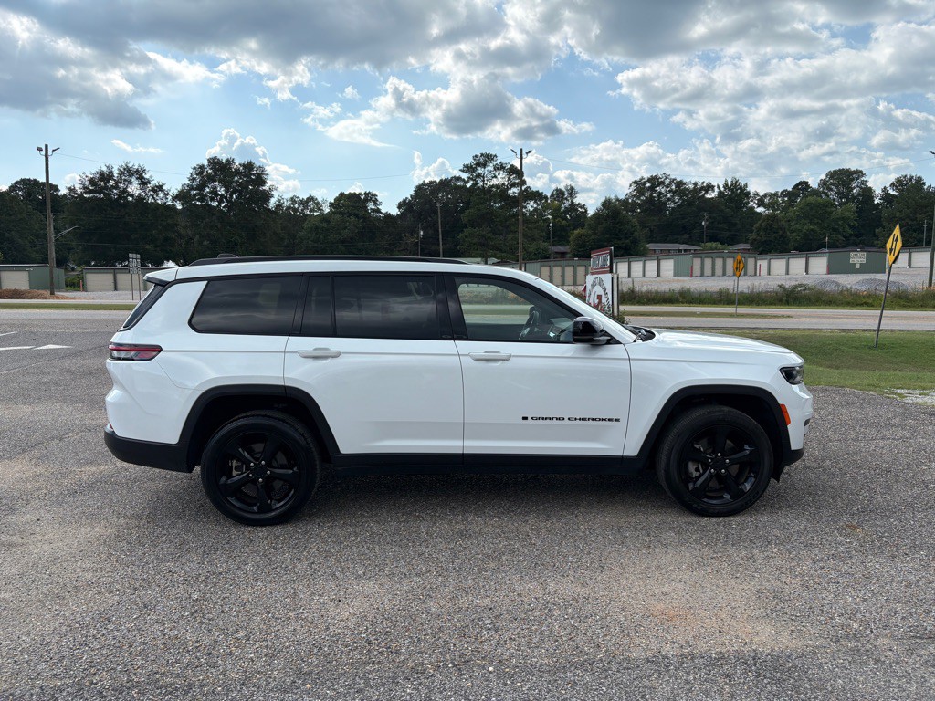 2023 Jeep Grand Cherokee Image 2