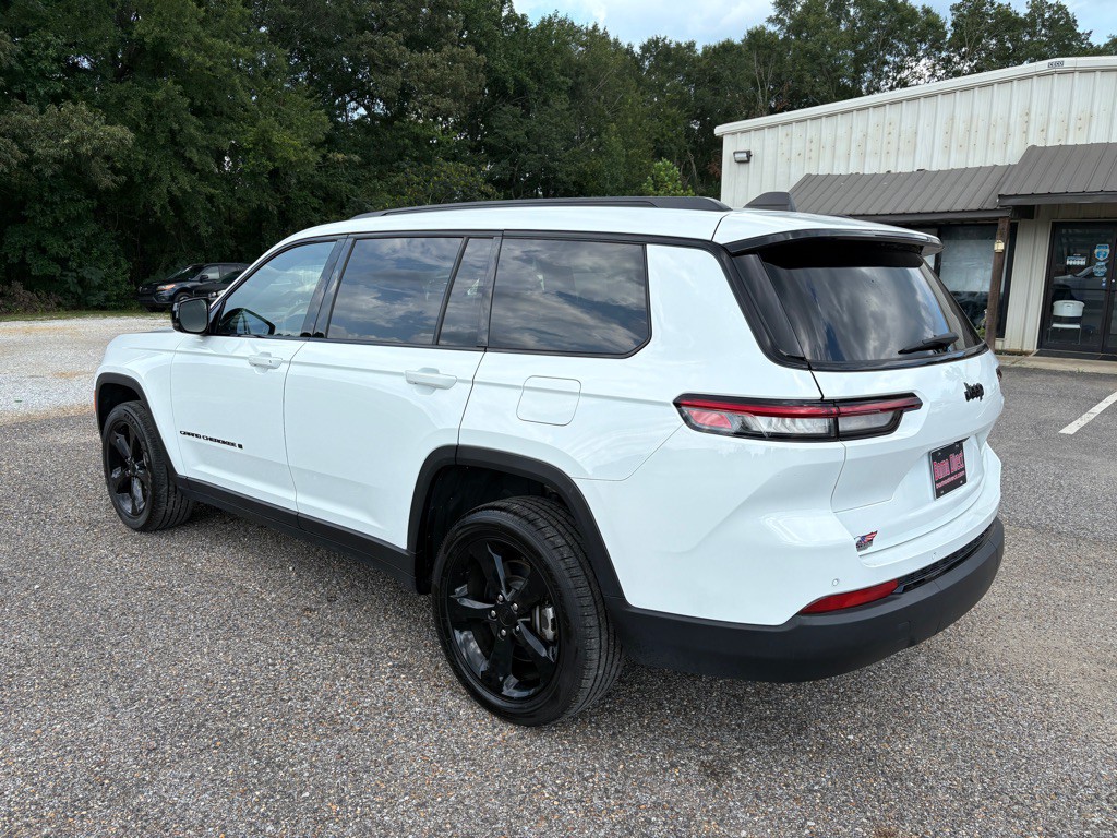 2023 Jeep Grand Cherokee Image 3