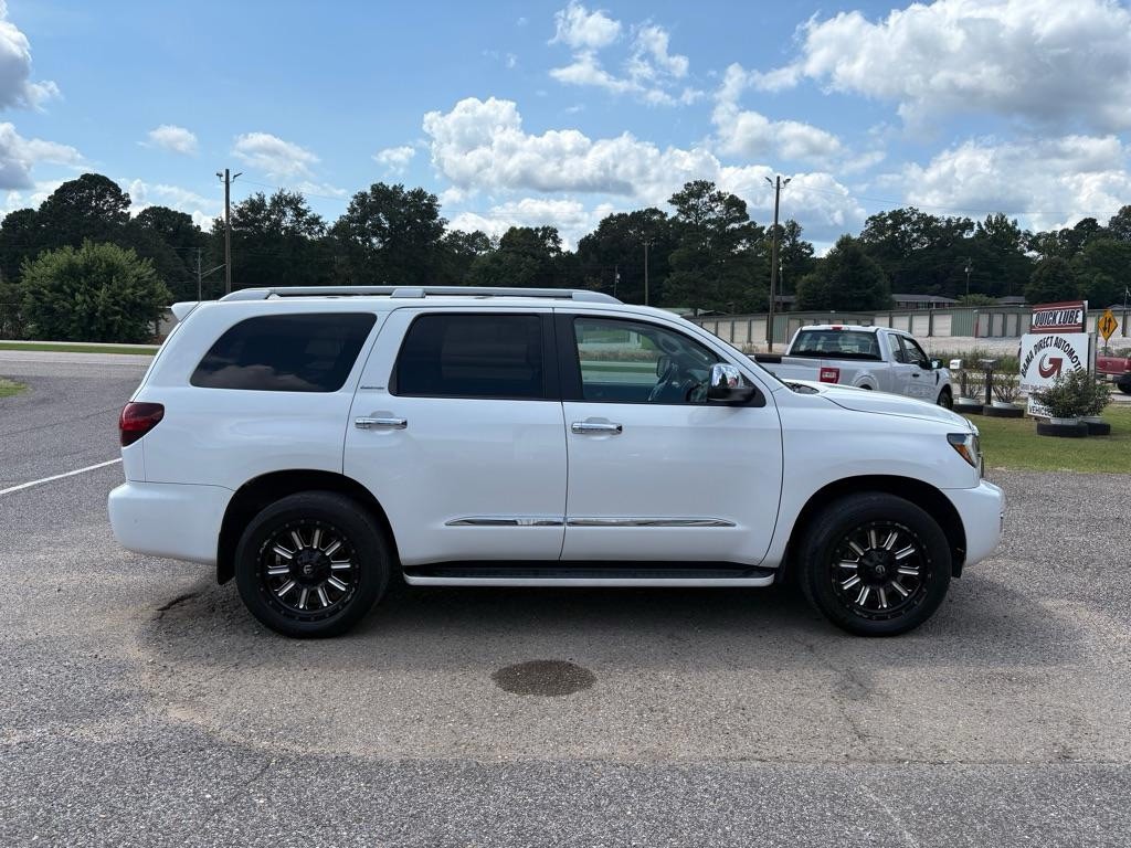 2018 Toyota Sequoia Image 2