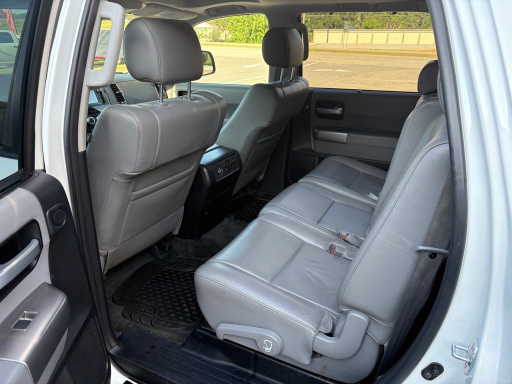 2018 Toyota Sequoia Image 8