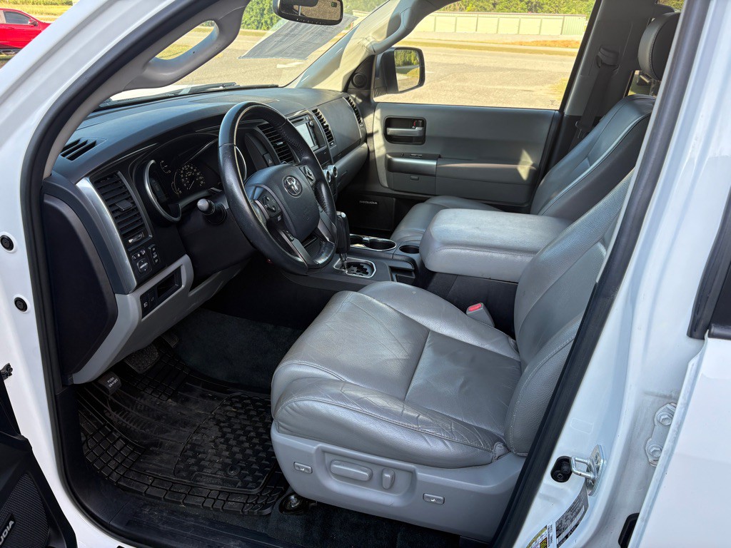 2018 Toyota Sequoia Image 9