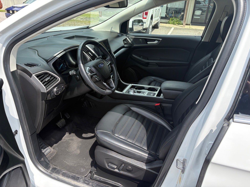2022 Ford Edge Image 6