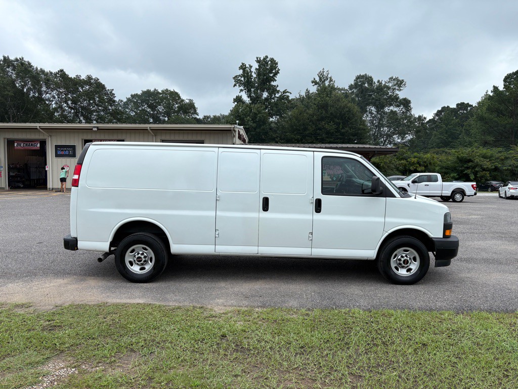 2023 GMC Savana Image 2