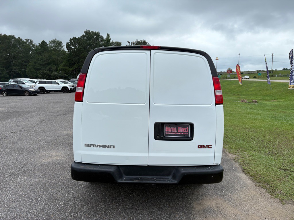 2023 GMC Savana Image 4