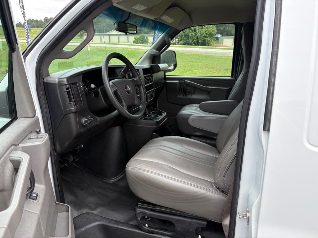 2023 GMC Savana Image 7