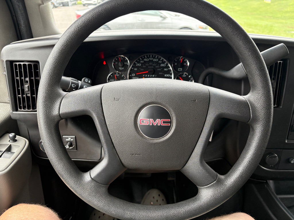 2023 GMC Savana Image 8