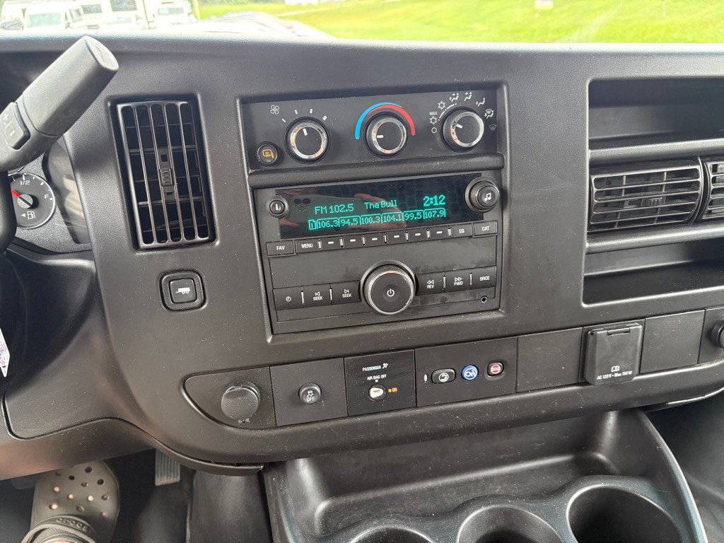 2023 GMC Savana Image 10