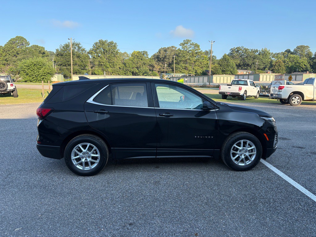 2024 Chevrolet Equinox Image 2