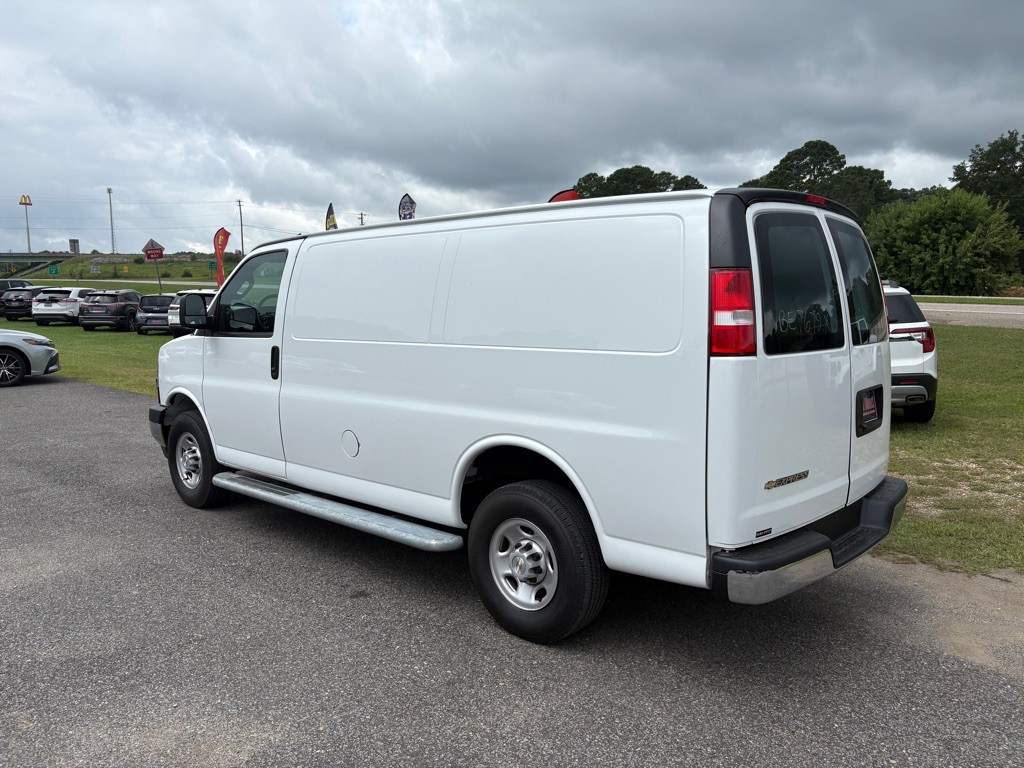 2023 Chevrolet Express Image 4