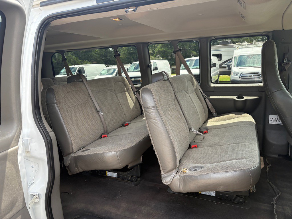 2020 Chevrolet Express Image 4